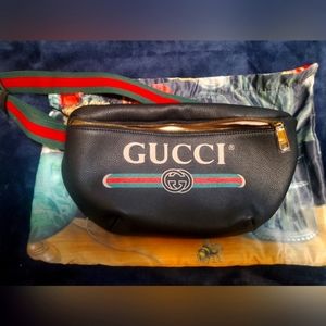 Gucci - Black Leather Crossbody